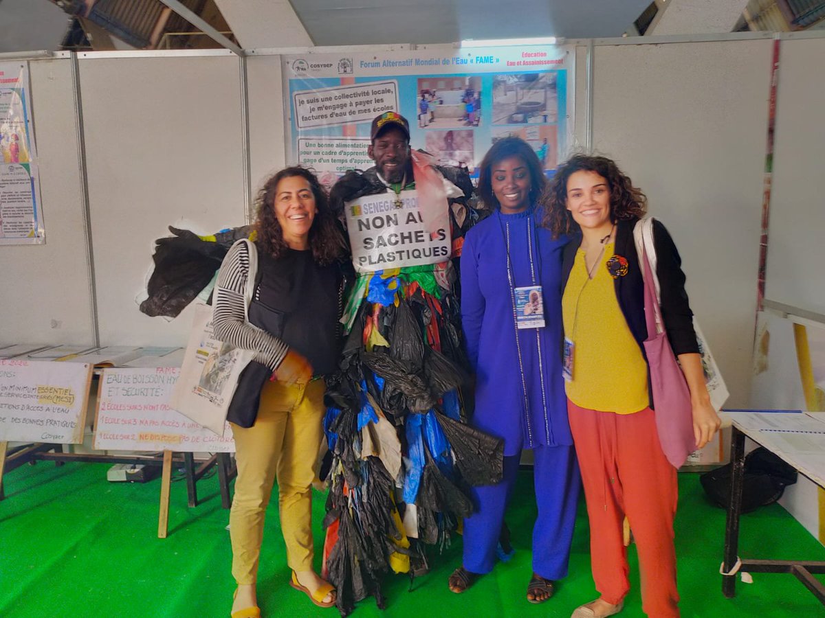 ongawa4d's tweet photo. En Dakar el Foro Alternativo del Agua reúne a la sociedad civil nacional e internacional. Menos poder y menos focos que en el #WorldWaterForum que se celebra muy cerca... Pero más alegría, más crítica y más ganas de cambio. https://t.co/15Fic90OmU