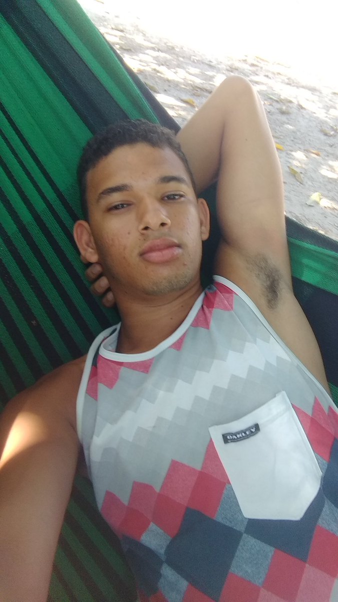 LukeAndr2's tweet photo. Ótima terça feira meus bebês 😘 https://t.co/9Pe2d9Z45M