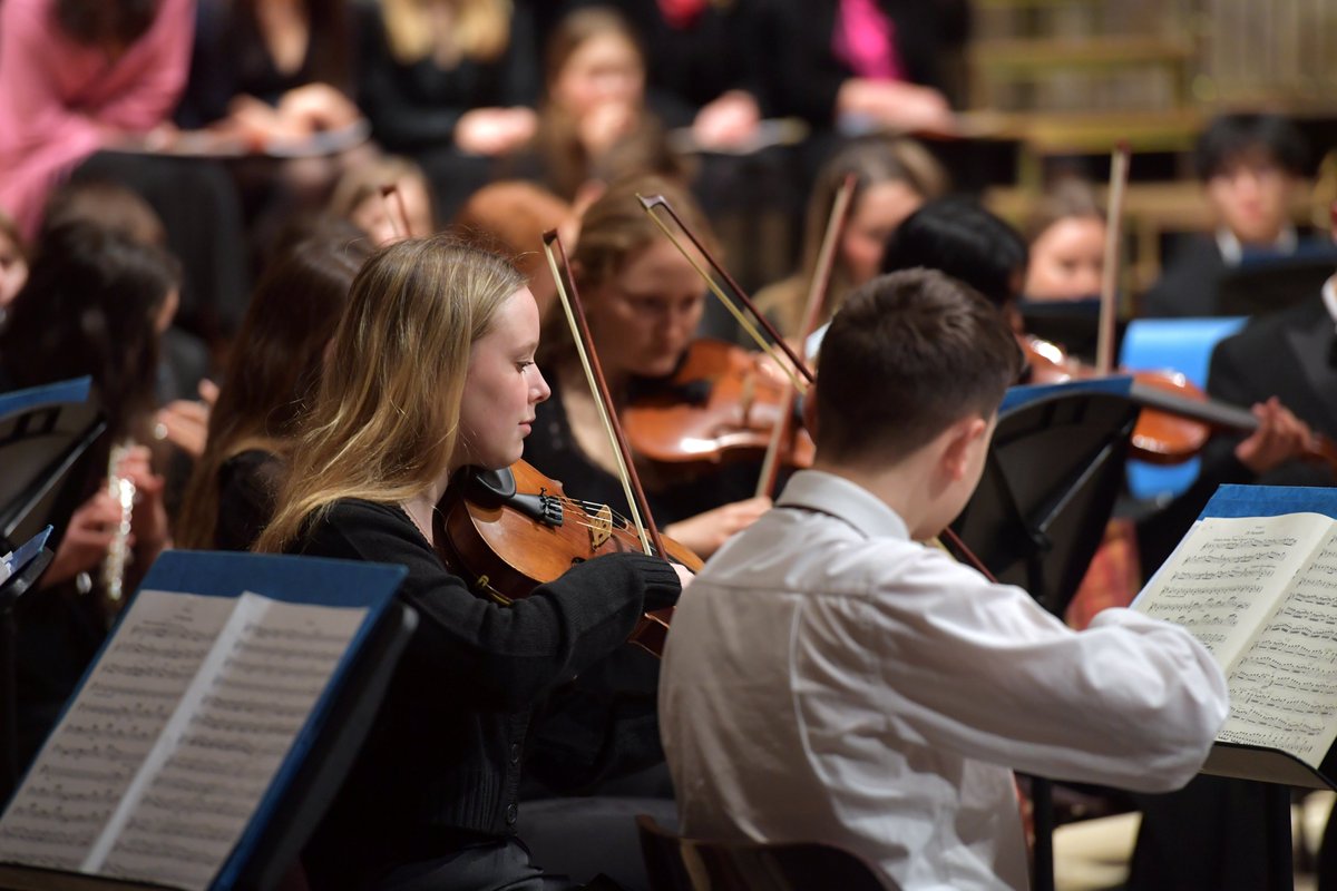 DCSMusic's tweet photo. Huge congratulations to all 130+ singers and instrumentalists who took part in the Dean Close Foundation concert at Tewkesbury Abbey. A joyful evening of African-inspired song coupled with performances of Bizet, Faure and Mozart by the Senior Orchestra. https://t.co/YuDtFn21TE