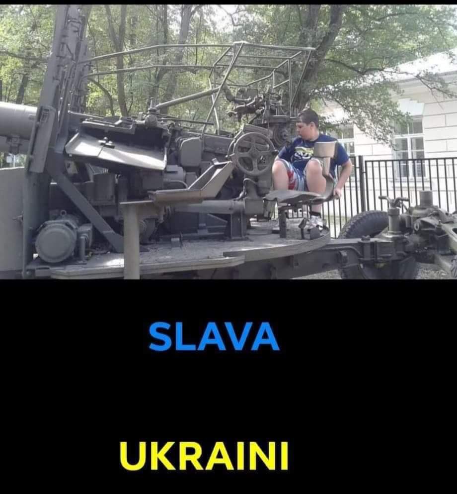 jako poważna organizacja esportowa wspieramy naszych sąsiadów i wysłaliśmy im naszego najzdolniejszego inżyniera żeby mógł rozpracowywać przechwycona technologie wroga