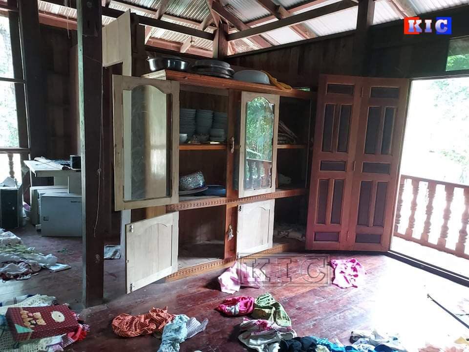 PaingMinLwin2's tweet photo. These photos show the devastation the left after military terrorists and BGF broke in and violently stormed the civilian houses in Annphagyi village, southern Kawkareik tsp. #ASEAN_StopLegalizingJunta #2022Mar22Coup #WhatsHappeningInMyanmar https://t.co/jvHY1L7pf5