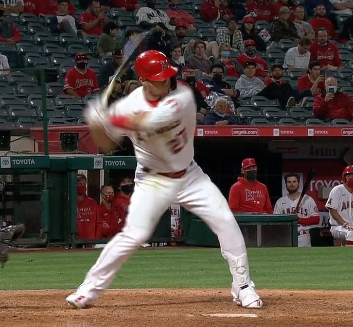TewksHitting's tweet photo. The lead arm should be high enough to read the team name on the front of the jersey. Even on low pitches. 

One of the most common mistakes in the swing, IMO. https://t.co/CBGVRa8I6z