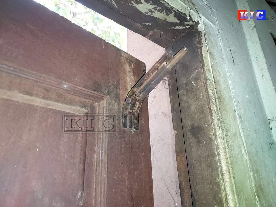 PaingMinLwin2's tweet photo. These photos show the devastation the left after military terrorists and BGF broke in and violently stormed the civilian houses in Annphagyi village, southern Kawkareik tsp. #ASEAN_StopLegalizingJunta #2022Mar22Coup #WhatsHappeningInMyanmar https://t.co/aeM1ZaIsf5