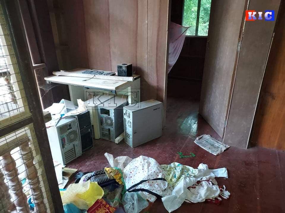 PaingMinLwin2's tweet photo. These photos show the devastation the left after military terrorists and BGF broke in and violently stormed the civilian houses in Annphagyi village, southern Kawkareik tsp. #ASEAN_StopLegalizingJunta #2022Mar22Coup #WhatsHappeningInMyanmar https://t.co/aeM1ZaIsf5