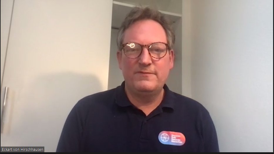 DGVN_de's tweet photo. Keine andere Spezies wird uns retten, wenn wir das nicht selber tun  - Dr. Eckart von Hirschhausen, Arzt, Wissenschaftsjournalist und Gründer der Stiftung @StiftungGEGM bei der Veranstaltung "Frieden schließen mit der Natur". #MakingPeaceWithNature https://t.co/g628YSSNFP