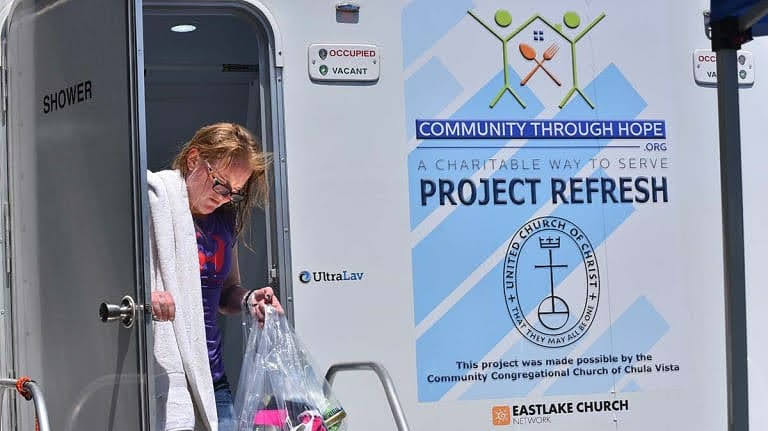 CTH465's tweet image. #ProjectReFresh #ProjectReFreshTuesday. Weekly mobile showers 🚿 for the unsheltered every Tuesday at 465 C. Street in Chula Vista from 9-12AM. Hot meals, coffee ☕️, hygiene kits, gap services, @SDCountyHHSA and more.