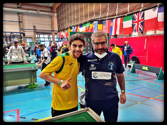 Sg94H's tweet photo. Am 5. März haben sich Luc und Fred auf den Weg nach Belgien gemacht, um im „Wimbledon des Subbuteos“, den Major de Frameries zu spielen. Der Major wurde bereits zum 30. Mal ausgetragen und es waren mehr als 200 SpielerInnen aus 15 verschiedenen Ländern vor Ort. https://t.co/04wntjABoo