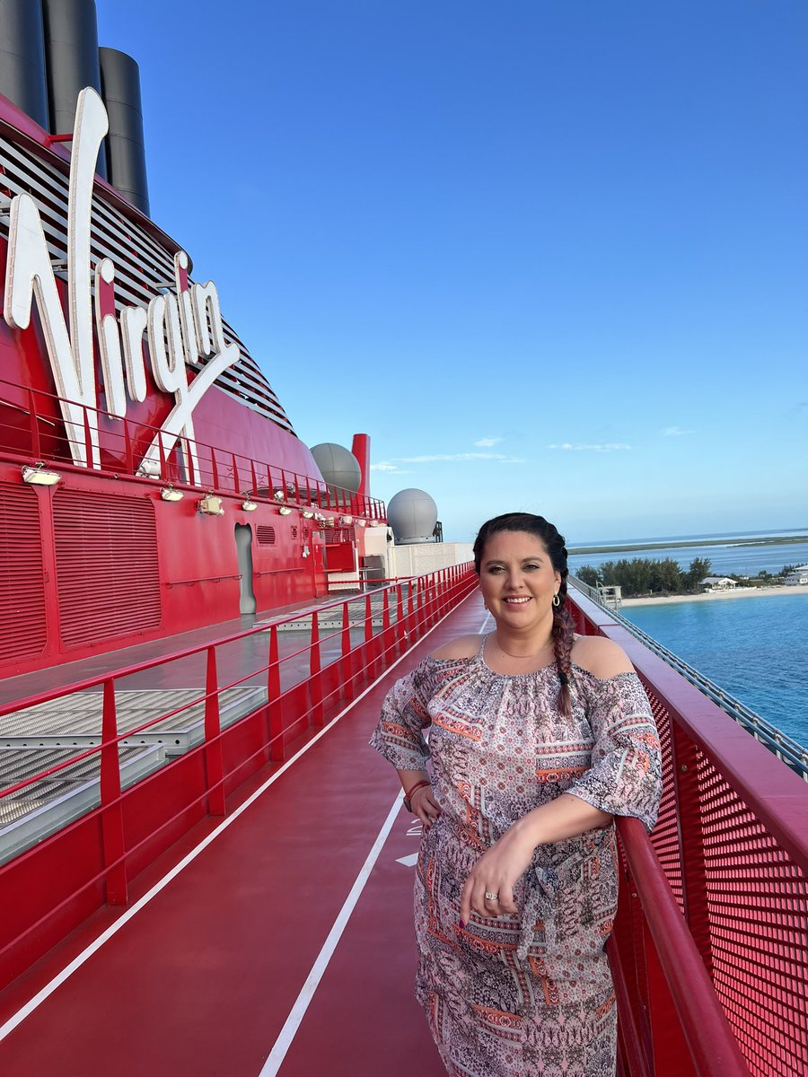 sarahk29's tweet photo. I turn 30 in seven days? Say it ain’t so! #virginvoyages #bimini https://t.co/xdmsxIozVN