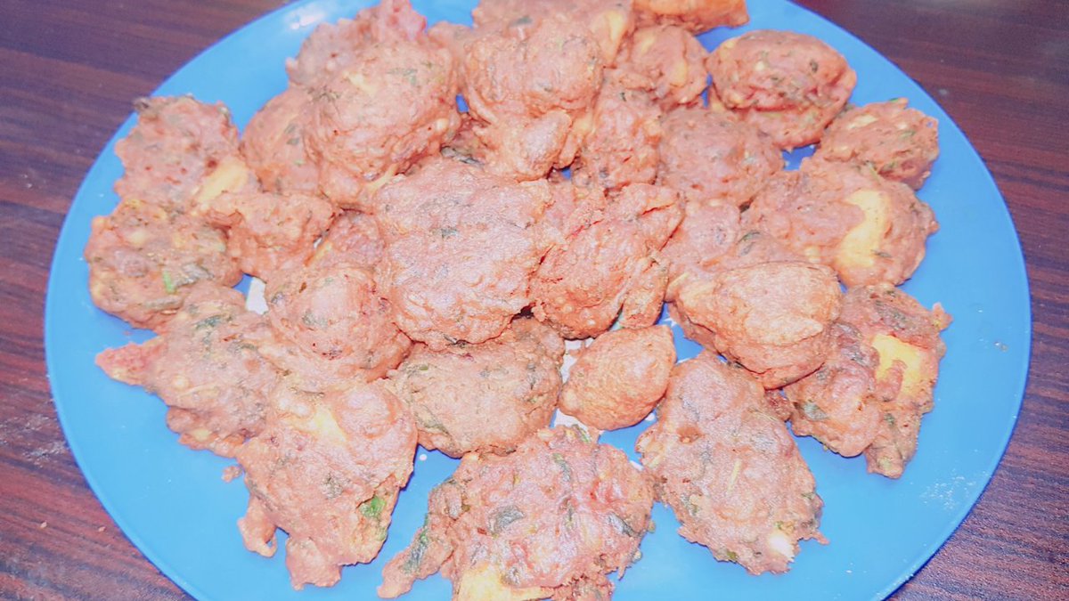 ammarasuniverse's tweet photo. Pakora Recipe https://t.co/CmkuwQGbid | Spinach Pakora Cooking Recipe #Trending #virar #OICInPakistan #OIC48CFM #PMImranKhan #PMIKatOIC  #23rdMarch2022 #23rdMarch  #PakistanDay #Food #Foodie #IftarRecipe #Ramadan #Ramadan2022 #ramadankareem #RamadanTalks2022 https://t.co/IwFvFURwO9