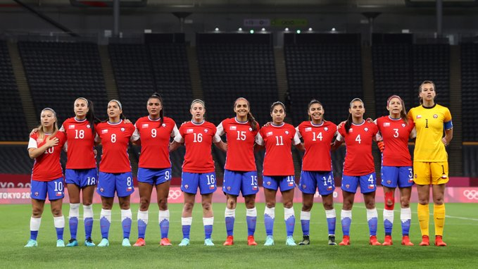 VSportsTM's tweet photo. Chile 🇨🇱 tendrá fútbol femenino profesional. El Congreso aprobó una ley que exige la celebración de contratos entre las sociedades anónimas deportivas y sus jugadoras. Deberán tener el 50% del plantel profesionalizado en el 1er año, 75% el 2do y la totalidad en el 3ro. https://t.co/PPgNlrOBXo