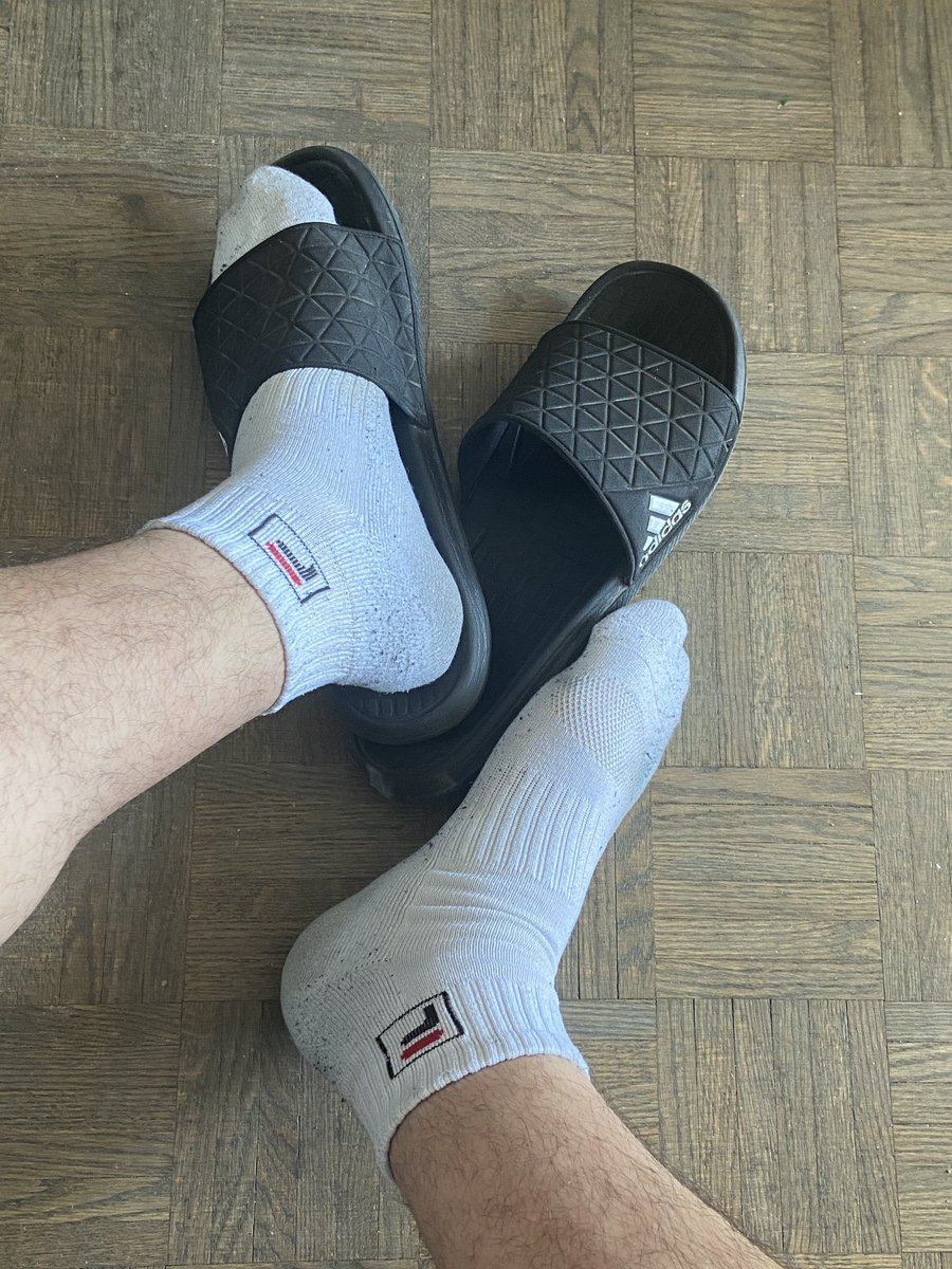 thenomadicfoot's tweet photo. Working hard or hardly working? I got my mind on these 4 day worn smelly socks 🤤 #socks #adidas #fila #footfetish #malefeet #mensfeet #footmaster #footworship #footdom #toes #soles #guyfeet #gayfootfetish #gayfootjob #gaykink #malefeetlovers https://t.co/RSl7bE4qRp