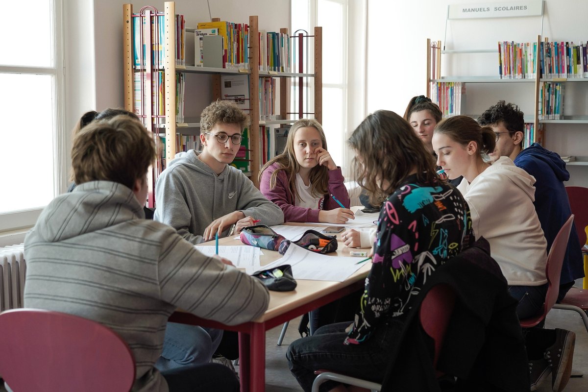 acpoitiers's tweet photo. #SPME2022
Les journalistes en herbe du lycée André Theuriet #Civray participent au concours “Faites la une !” 📰🗺️ de l'@acpoitiers avec un lancement radio réalisé à partir des dernières dépêches et photos de l’#AFP 👏
Plus d'infos : https://t.co/UYzANSHyc8 https://t.co/UFseJJIWOc