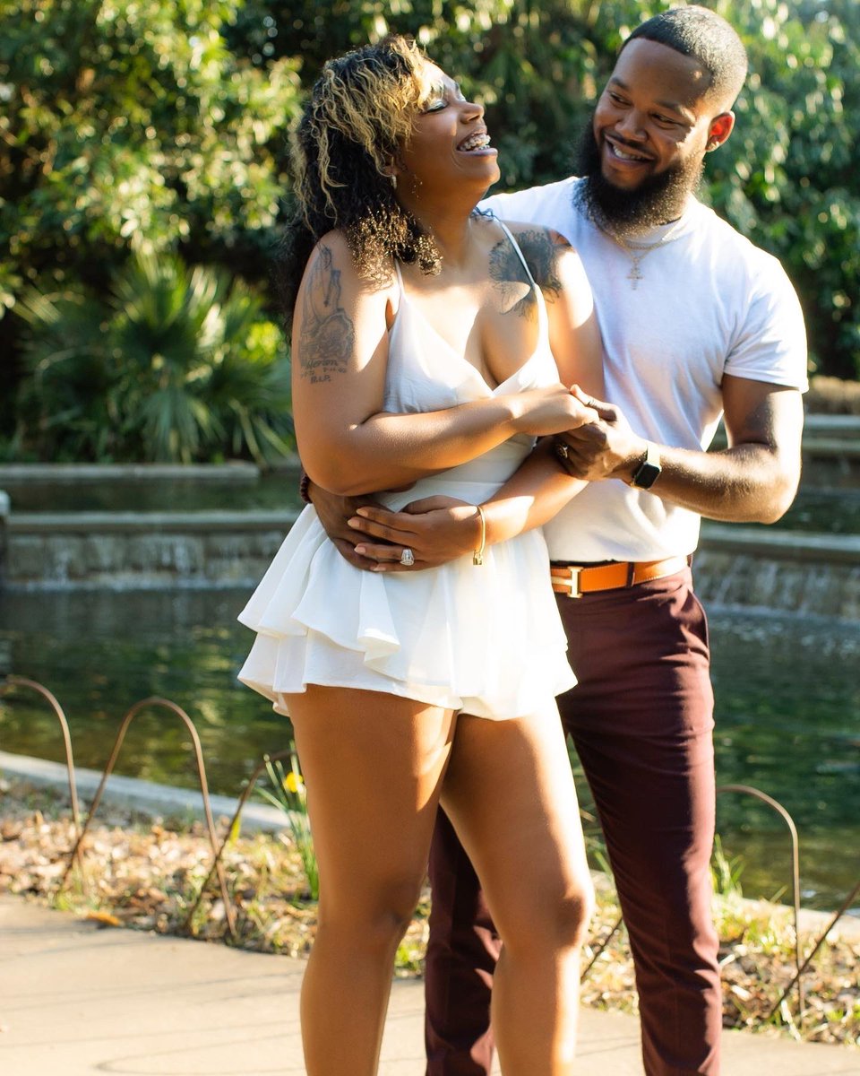 MszHalle's tweet photo. Black Love; Captured by Yours Truly #HELLZSHOTIT , click the link in bio if you’re in ATL & in need of a photographer! Check out more of my work on IG Praisestothemostfly ❤️❤️ RT this! https://t.co/QaFL0wsbgd