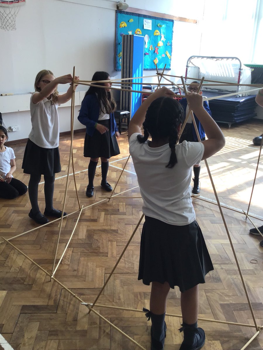 gfprimarycov's tweet photo. 5H also enjoyed the Maya temple building workshop this afternoon. They used excellent teamwork and problem-solving skills to create their model. #GFyear5 #GFDT #GFHistory https://t.co/JsVie53buO