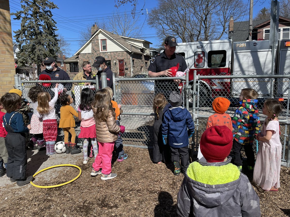 moorhead_emily's tweet photo. Talk about a lucky day! A truck full of @KtownFire firefighters pulled up to our #Kindergarten yard @WinstonPSLDSB, put sirens on, and handed out hats to all! 🔥 👨🏼‍🚒 #Awesome @SamasLauren https://t.co/HljCjlPfSD