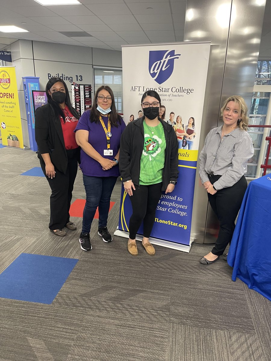 TLscup's tweet photo. Teachers2B helping out at AFT(American Federation of Teachers) table. https://t.co/MWX35UUqtg