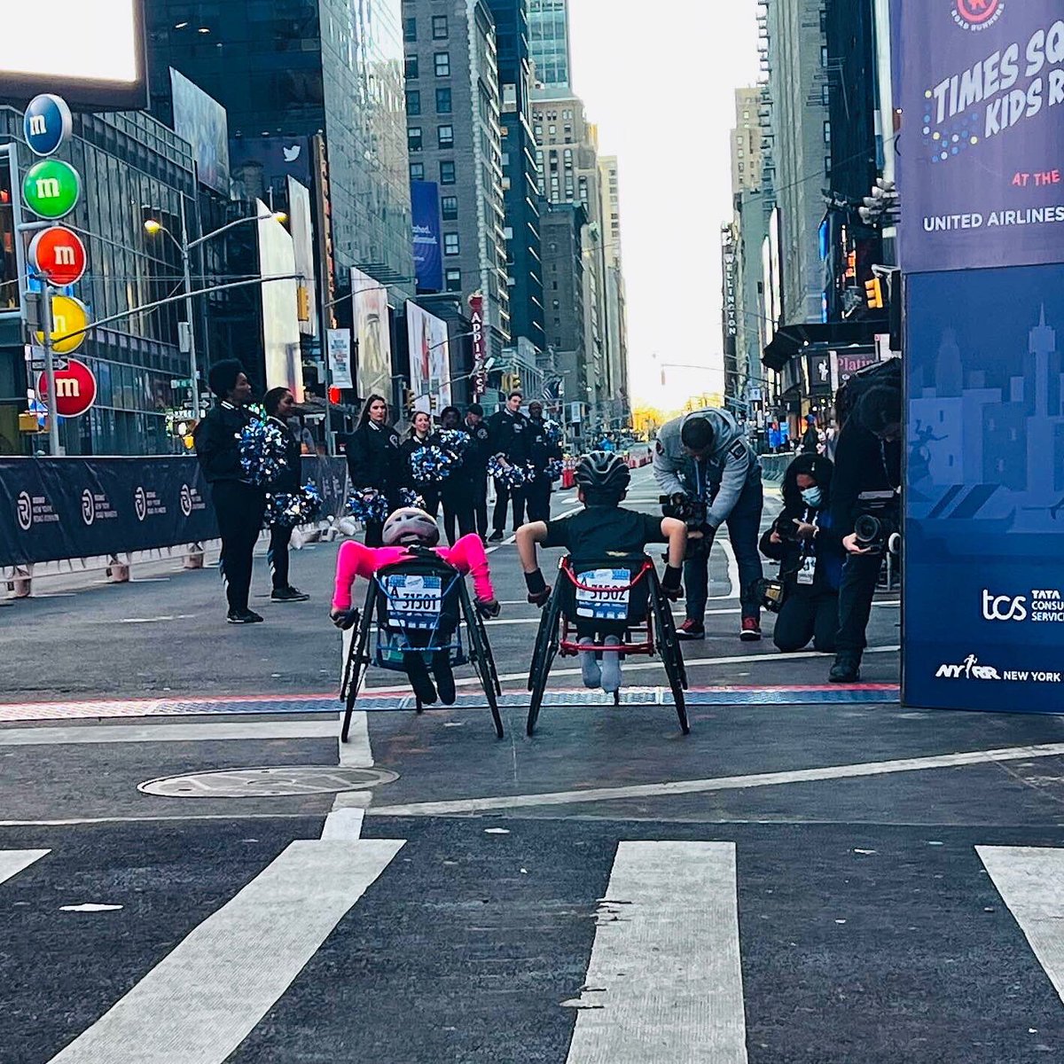 GothamCheer's tweet photo. #Cheering hundreds of the #RisingNYRR in #TimesSquare, as part of the #UnitedNYCHalf on Sunday! #NYRR #GothamCheer #Inspire #NYCHalf #Youth #NYC #iloveny https://t.co/qYzviQMXLH