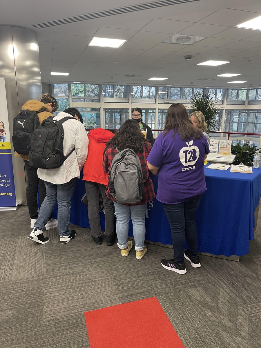 TLscup's tweet photo. Teachers2B helping out at AFT(American Federation of Teachers) table. https://t.co/MWX35UUqtg