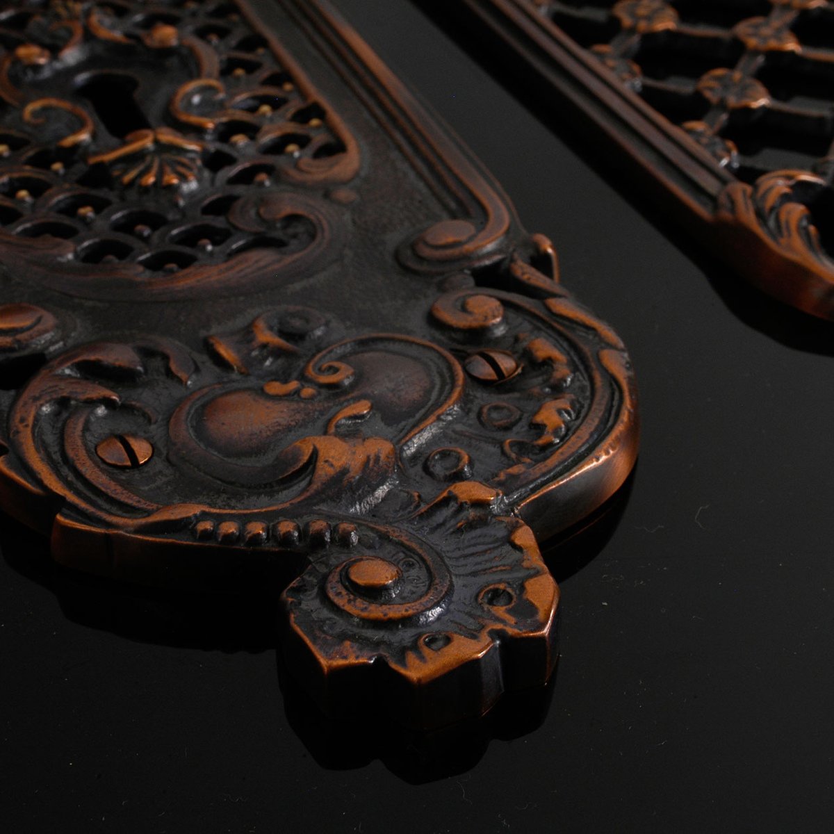 SDSLondon's tweet image. Backplates or pushplates can be made in various different designs to suit interior themes.
This dark, coppery bronze gives this plate an ornate feel...
.
.
#bronze #backplates #pushplates #design #bespoke #bronze #copper #luxury #interiors