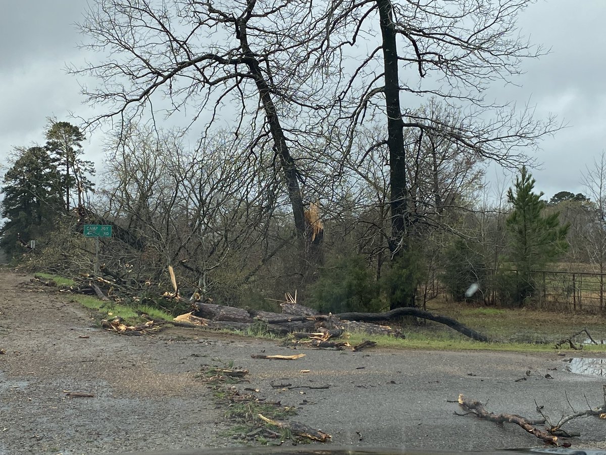 KyleStormChaser's tweet photo. Ore City, Texas this morning. Highway 259 and Camp Joy Road. #orecity #tornado #txwx #etxwx https://t.co/8qaCou449R