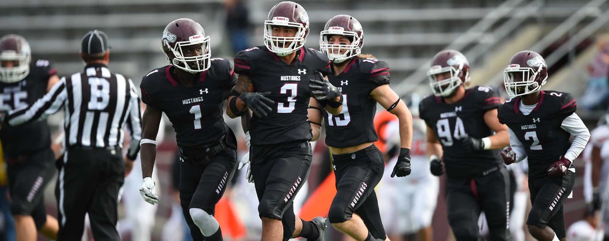 Blessed to say I have received an offer from Morningside University!! Go Mustangs 🐴⚫️⚪️ <a href="/D_Hicks_/">Darius Hicks</a>