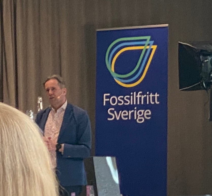 Swedisol (@swedisol) on Twitter photo Tack <a href="/FossilfrittSE/">Fossilfritt Sverige</a> för arbetet med en energieffektiviseringsstrategi. Så viktigt i dessa tider att höra politiker som Annika <a href="/strandhall/">Annika Strandhäll</a>, liksom <a href="/svanteaxelsson/">Svante Axelsson</a> beskriva energieffektivisering som det billigaste, snabbaste och mest effektiva sättet att lösa energiutmaningarna. Tack <a href="/FossilfrittSE/">Fossilfritt Sverige</a> för arbetet med en energieffektiviseringsstrategi. Så viktigt i dessa tider att höra politiker som Annika <a href="/strandhall/">Annika Strandhäll</a>, liksom <a href="/svanteaxelsson/">Svante Axelsson</a> beskriva energieffektivisering som det billigaste, snabbaste och mest effektiva sättet att lösa energiutmaningarna.