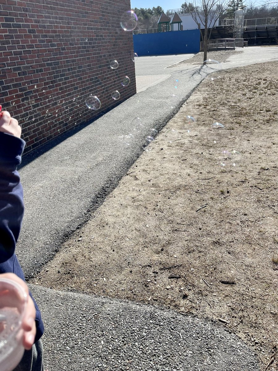 WeilandRachel's tweet photo. Trying out our 3D printed bubble wands today! Thank you @mrsmacgregor206 for leading this project for us! https://t.co/7U8LPrdhnI