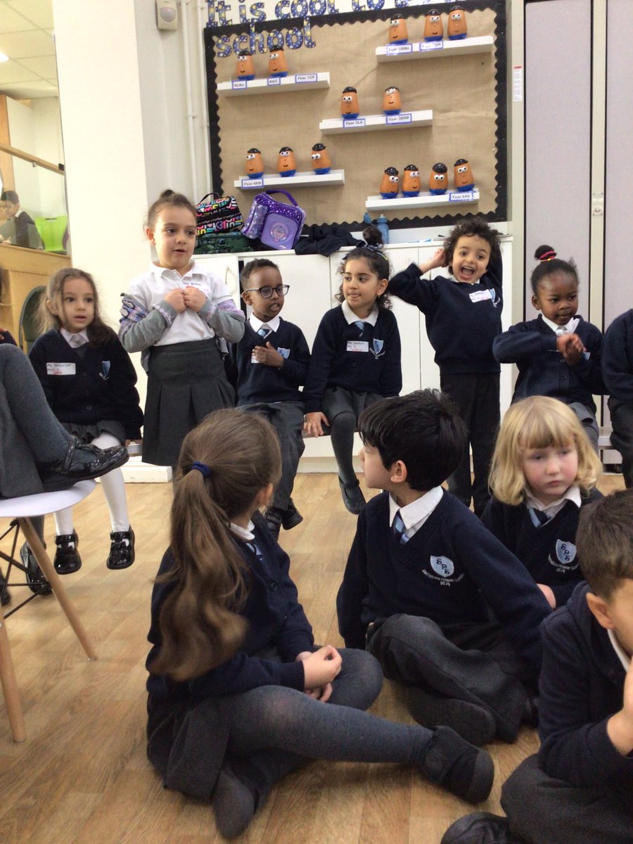 SmithdownPrimR's tweet photo. Our sign language assembly- well done Reception and huge thanks to @BSL_Hands #smithdowneyfs 🌈 https://t.co/f1eSX7513O