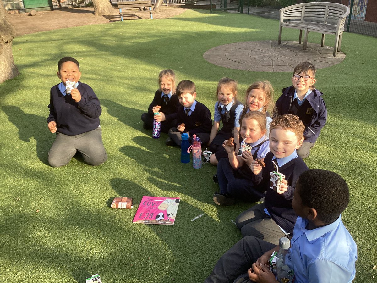 StSebastiansPri's tweet photo. In storytelling club we had a lovely time in the sunshine.
We read the story The cow that laid an egg. #Stsebs #Reading #Storytellingclub #PSHE https://t.co/huyUmnfXRw