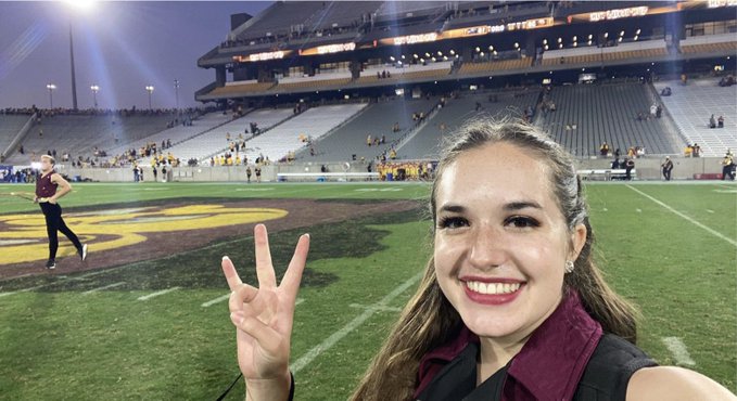 Cronkite_ASU's tweet image. ⭐ Congrats to @adopadre who recently accepted an internship w/@ArizonaRattlers! She believes the experience she's gained at Cronkite helped her land this opportunity. DoPadre, who comes from a small town, says she's proud to be a "Hispanic female studying sports journalism." 🙌