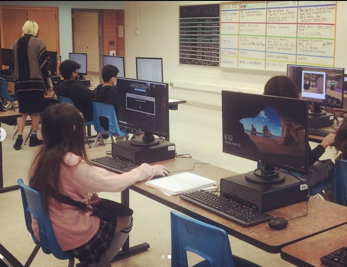 EdTech_TUSD's tweet photo. 1st hour Minecraft class with Ms Marshall at Magee. Best way to start the day! @PlayCraftLearn  @tucsonunified #minecraftforeducation #Proud2BTUSD https://t.co/ZRuUDsopDV