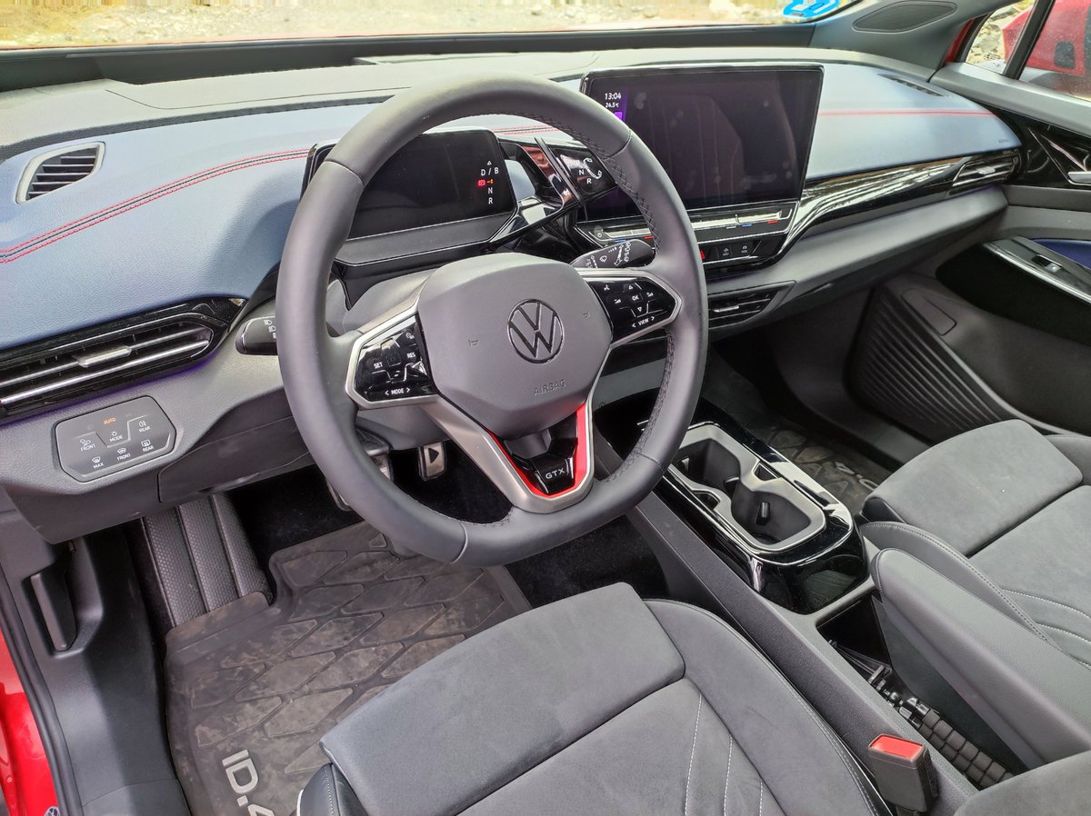 britoprensa's tweet photo. De nuevo vuelvo a probar #vehiculoselectricos pero en versión #deportiva contenida en una carrocería #SUV con gran #espacio interior. ¿Quieres saber las sensaciones al volante de este #Volkswagen ID.4 GTX? ➡️📜https://t.co/Yl2kUk07Iu https://t.co/tsLWkxaQ89