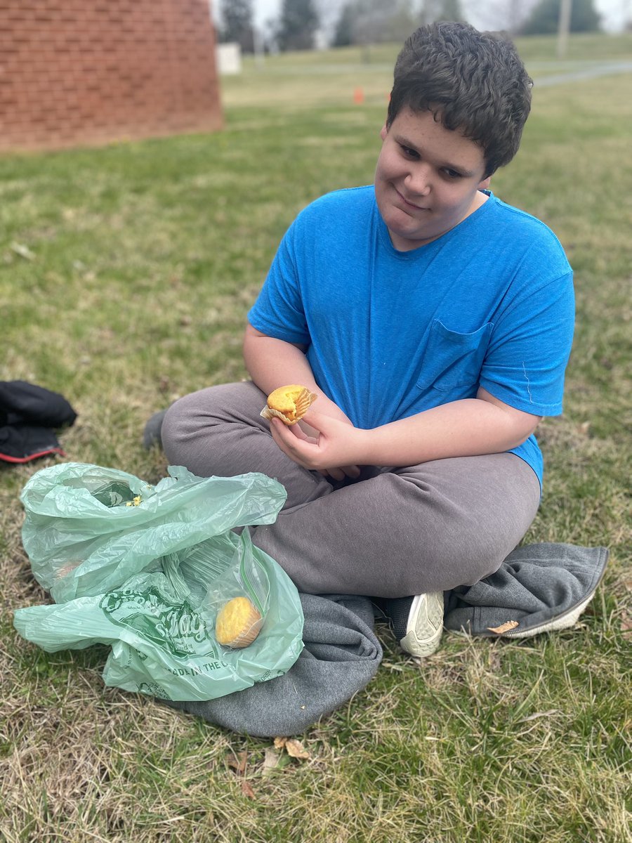 MrsReinhard5th's tweet photo. Lunch on the civil war “battlefield” today! https://t.co/251rAEF1ZQ