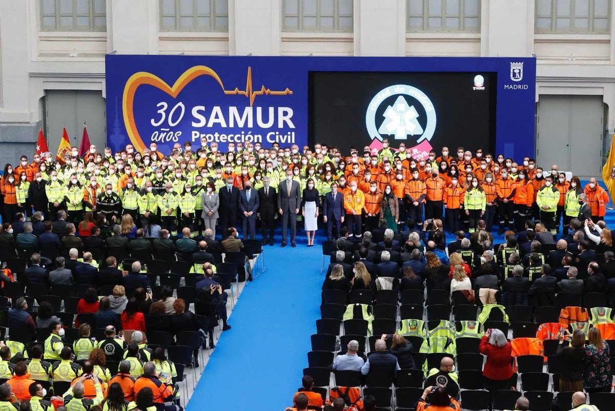 Muchas felicidades a todos y todas profesionales de samur social. Sois un ejemplo de compromiso con la sociedad madrileña y en especial con los más vulnerables y de eso somos testigos el samur social. Felicidades