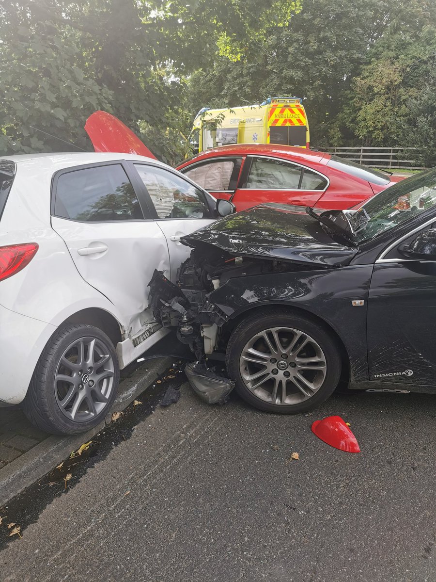 hiltob5's tweet photo. @looknorthBBC photos from my accident at Knedlington Crossroads September 2020. Told I was lucky to walk away. https://t.co/oawLn48dOv
