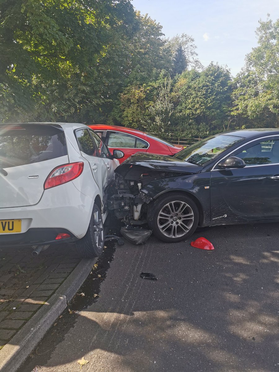 hiltob5's tweet photo. @looknorthBBC photos from my accident at Knedlington Crossroads September 2020. Told I was lucky to walk away. https://t.co/oawLn48dOv