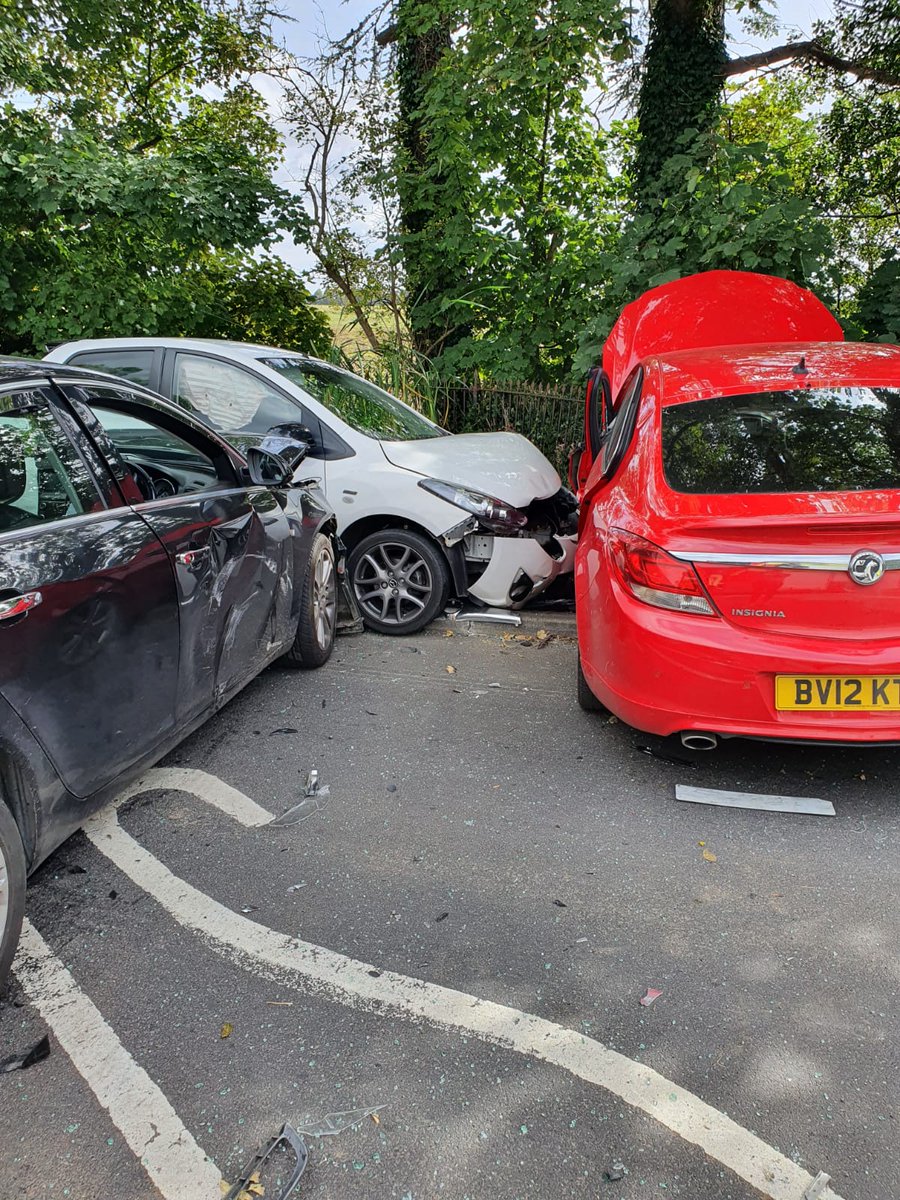 hiltob5's tweet photo. @looknorthBBC photos from my accident at Knedlington Crossroads September 2020. Told I was lucky to walk away. https://t.co/oawLn48dOv