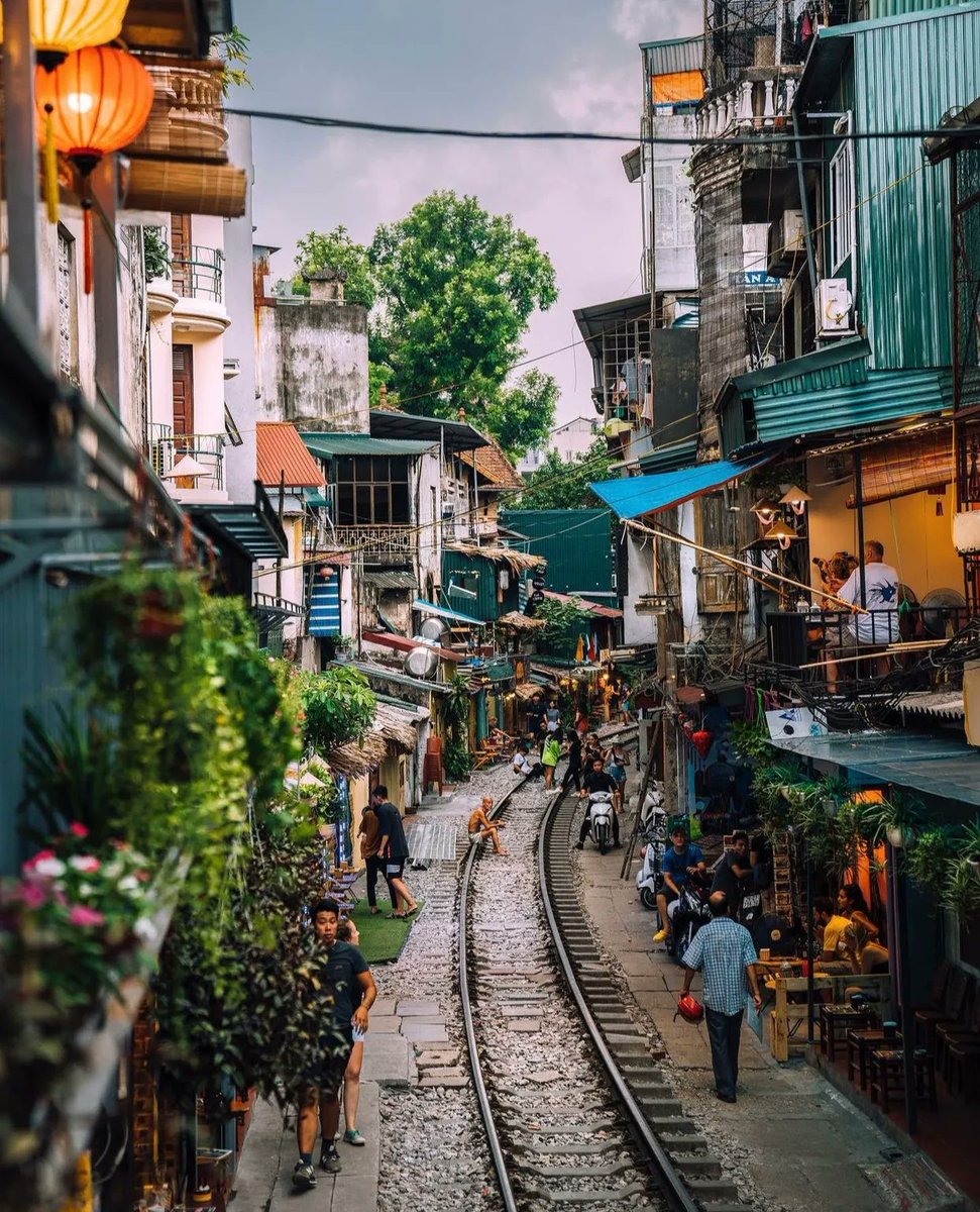 TravelVida's tweet photo. Hanoi Trainstreet, Vietnam 🇻🇳
📸: @davignon_steven | IG https://t.co/OZW0w0k8hI
