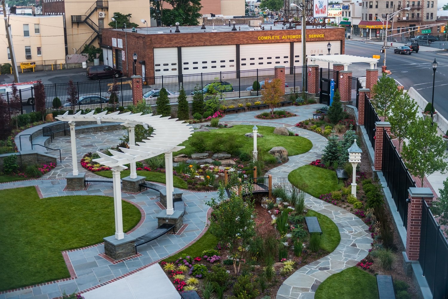 Озеленение территории школы