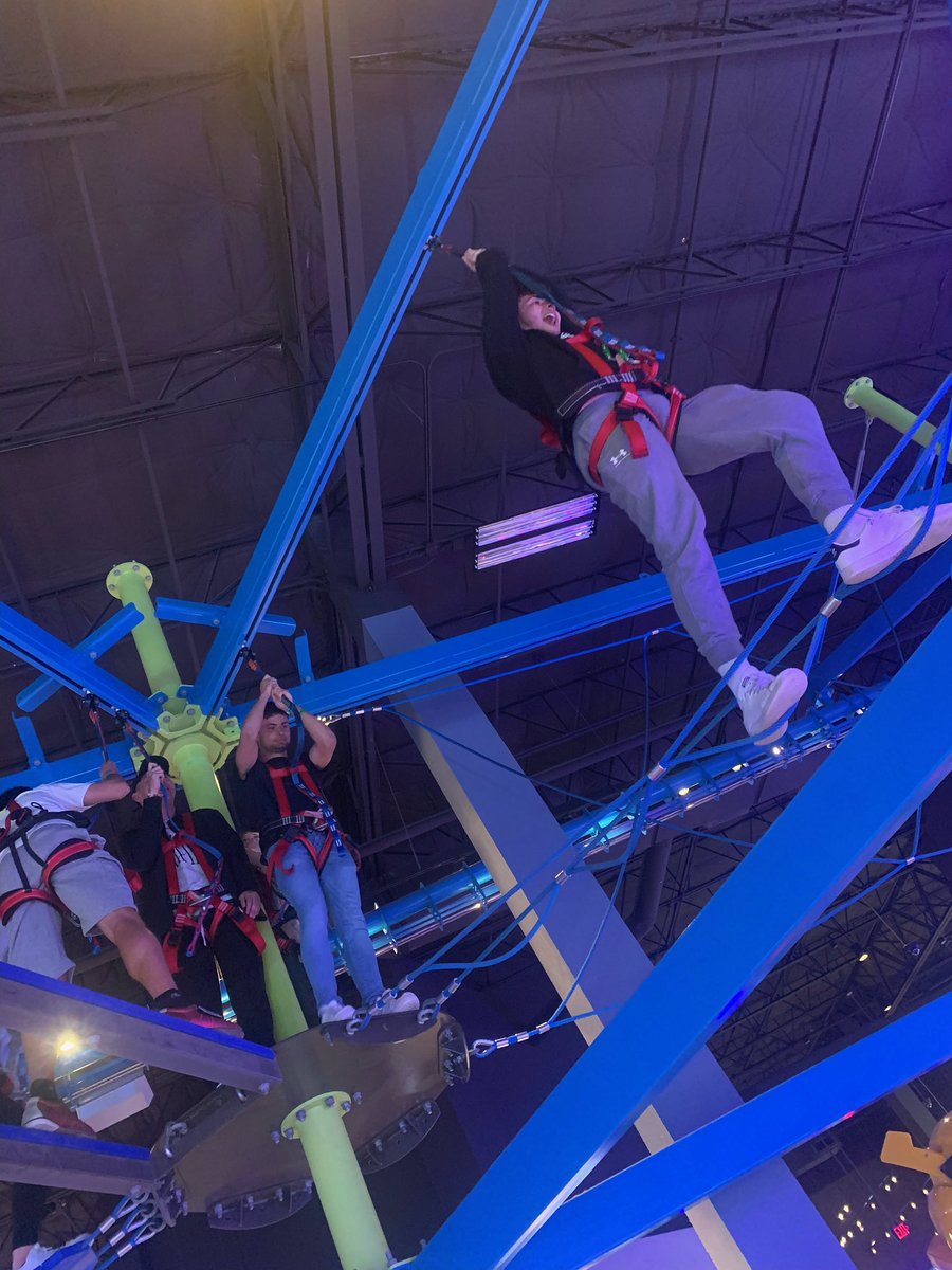 MacBulldogs10s's tweet photo. Bulldogs had a blast at the Main Event in Olathe yesterday! Bowling, laser tag, and gravity roped, oh my! #bulldogs #bulldogtennis #bulldogpride #springbreaktrip #maineventkc #eatbowlplay https://t.co/FhpQlVXRoX