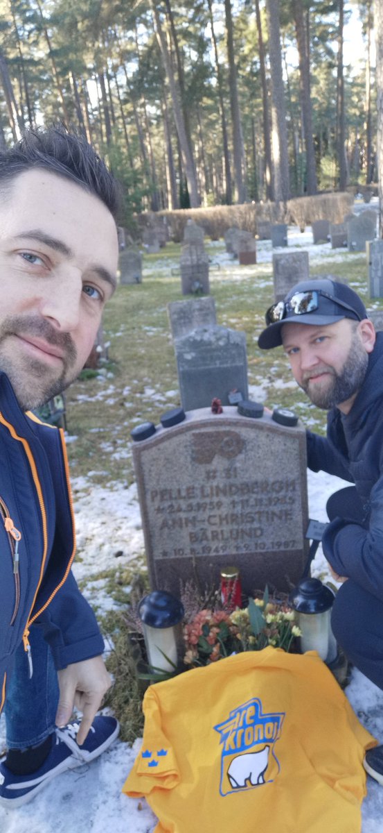 SHLguy's tweet photo. Paying our respects to a @NHLFlyers and @Trekronorse legend, gone too soon! https://t.co/iYY7E3kvgn