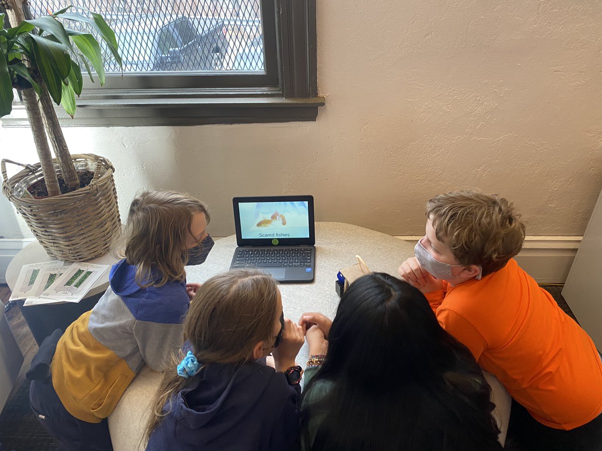DrJacieMaslyk's tweet photo. Designing, collaborating, and sharing our ideas today at @FluxSpace_io in Pittsburgh. A great opportunity for kids to learn about #DesignThinking and turn their ideas into rough prototypes. #makered #STEMeducation #STEM #makerspaces #edtech https://t.co/4j9W1vUhTX