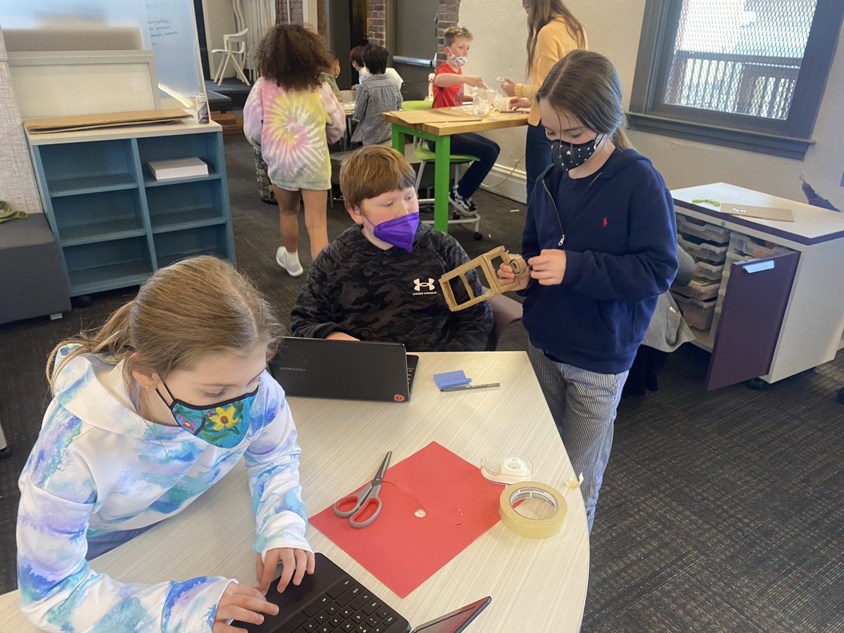 DrJacieMaslyk's tweet photo. Designing, collaborating, and sharing our ideas today at @FluxSpace_io in Pittsburgh. A great opportunity for kids to learn about #DesignThinking and turn their ideas into rough prototypes. #makered #STEMeducation #STEM #makerspaces #edtech https://t.co/4j9W1vUhTX