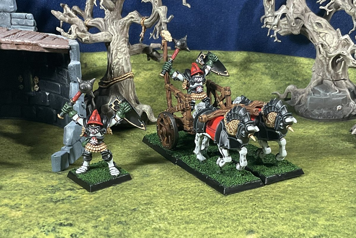 Necoho_Doubter's tweet photo. A Champion of Chaos emerges from the dark woods, intent on recruiting a warband to destroy the weakling nations of the Old World. Will he be victorious, or do the Gods have a crueler fate in mind… #PaintingWarhammer #WarhammerCommunity #oldhammer https://t.co/9dwKfUXFMW