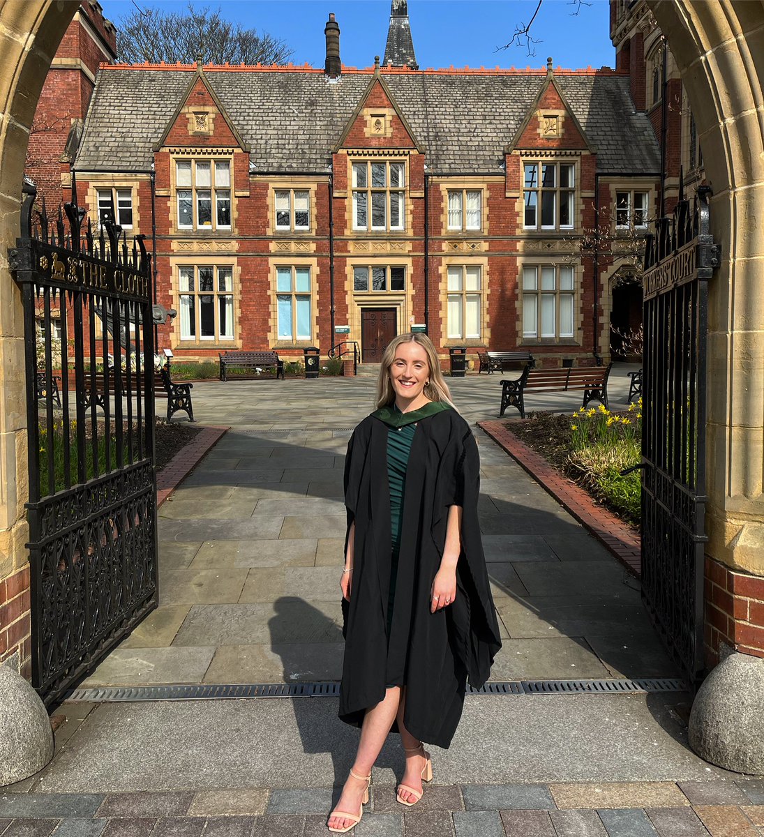 EllieBevan18's tweet photo. After a few months of Covid delays, yesterday I got to celebrate my graduation at @UniversityLeeds 👩🏼‍🎓
That’s the ‘Uni chapter’ officially closed…can’t wait to see where my journey on @NHSGradScheme takes me✨ https://t.co/PHfAekHyai