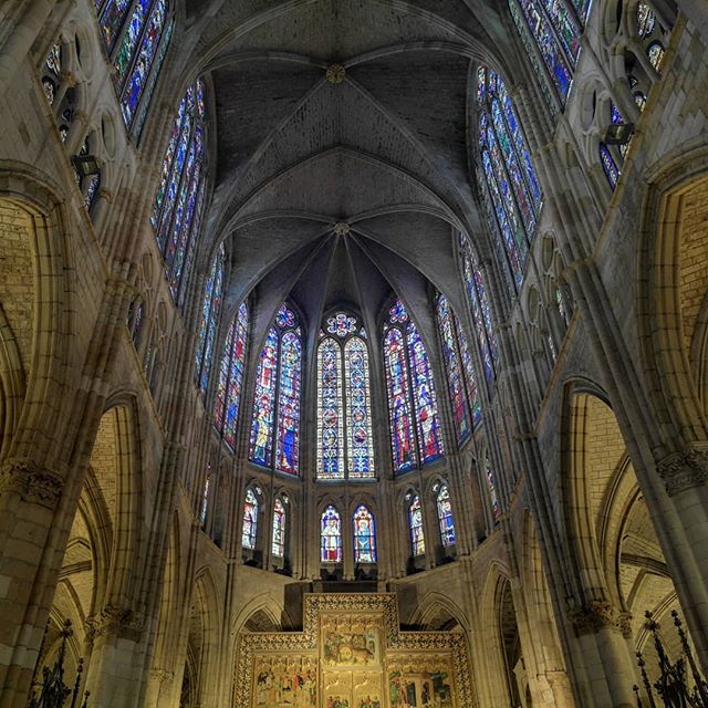 Interior de la Catedral de León 
📷Instagram: <a href="/manutejaen/">Manuel Martínez Marí</a>