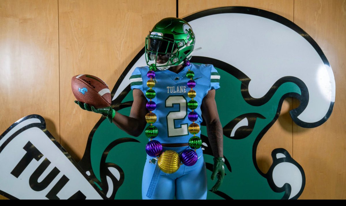FelisicaWillia1's tweet photo. Love this pic @GreenWaveFB #LetsGoTwo https://t.co/6n4KN80cmK