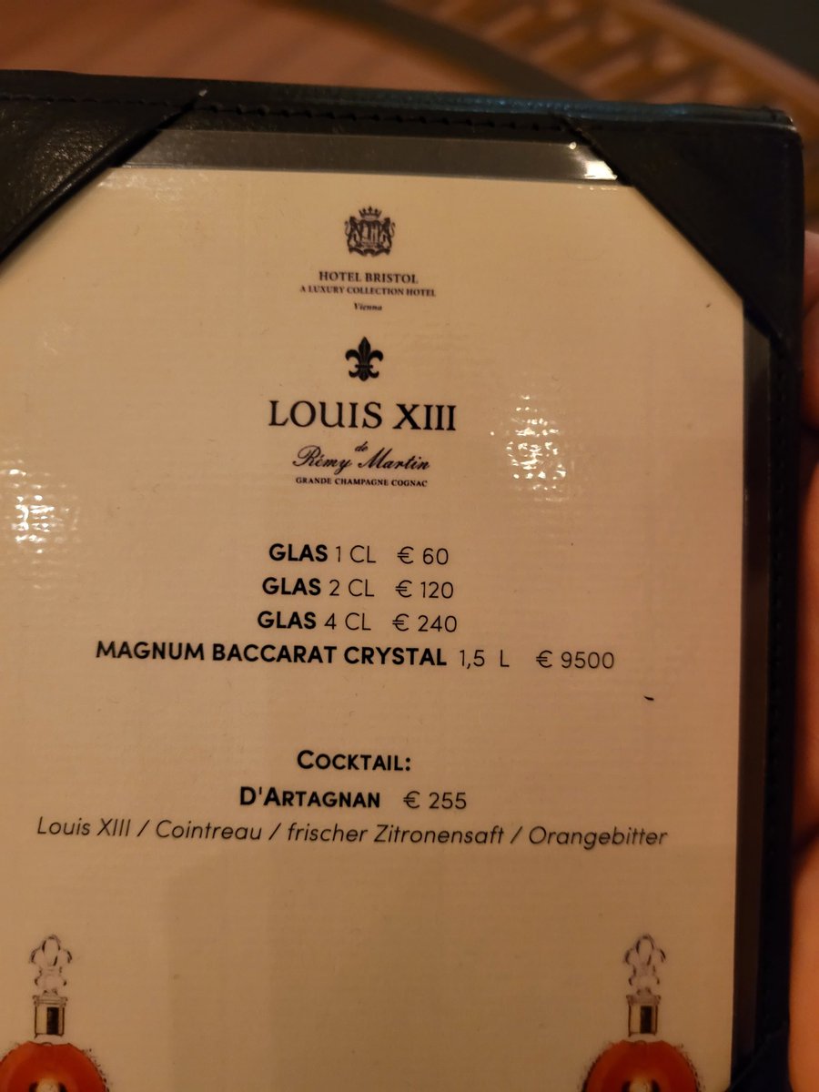 mmcguinness25's tweet photo. Meeting friends in a Vienna Hotel this evening. Mooching about reception while waiting, glad I never ordered a drink while waiting #notmyround https://t.co/2DmlvuQph6