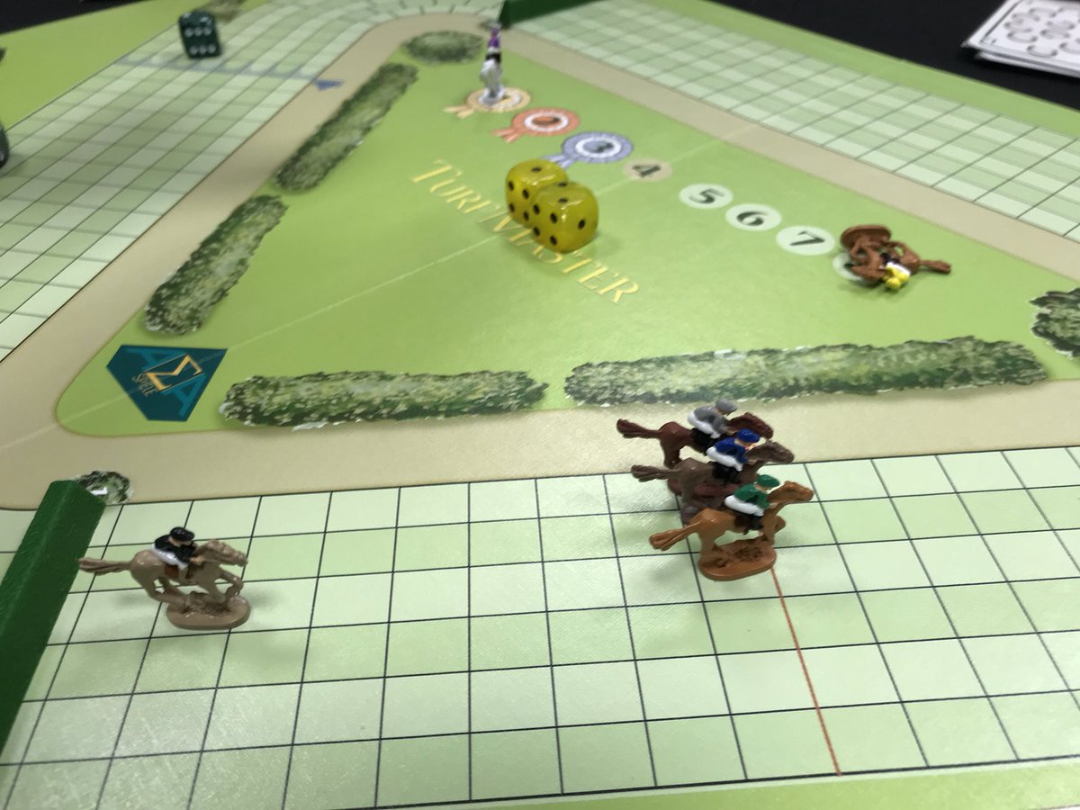 tiratugames's tweet photo. Épico final, solo uno logró cruzar la meta 🐎🐎🐎🐎🐎 🤣 @clubdlosviernes #TurfMaster https://t.co/dcC3cytyvP