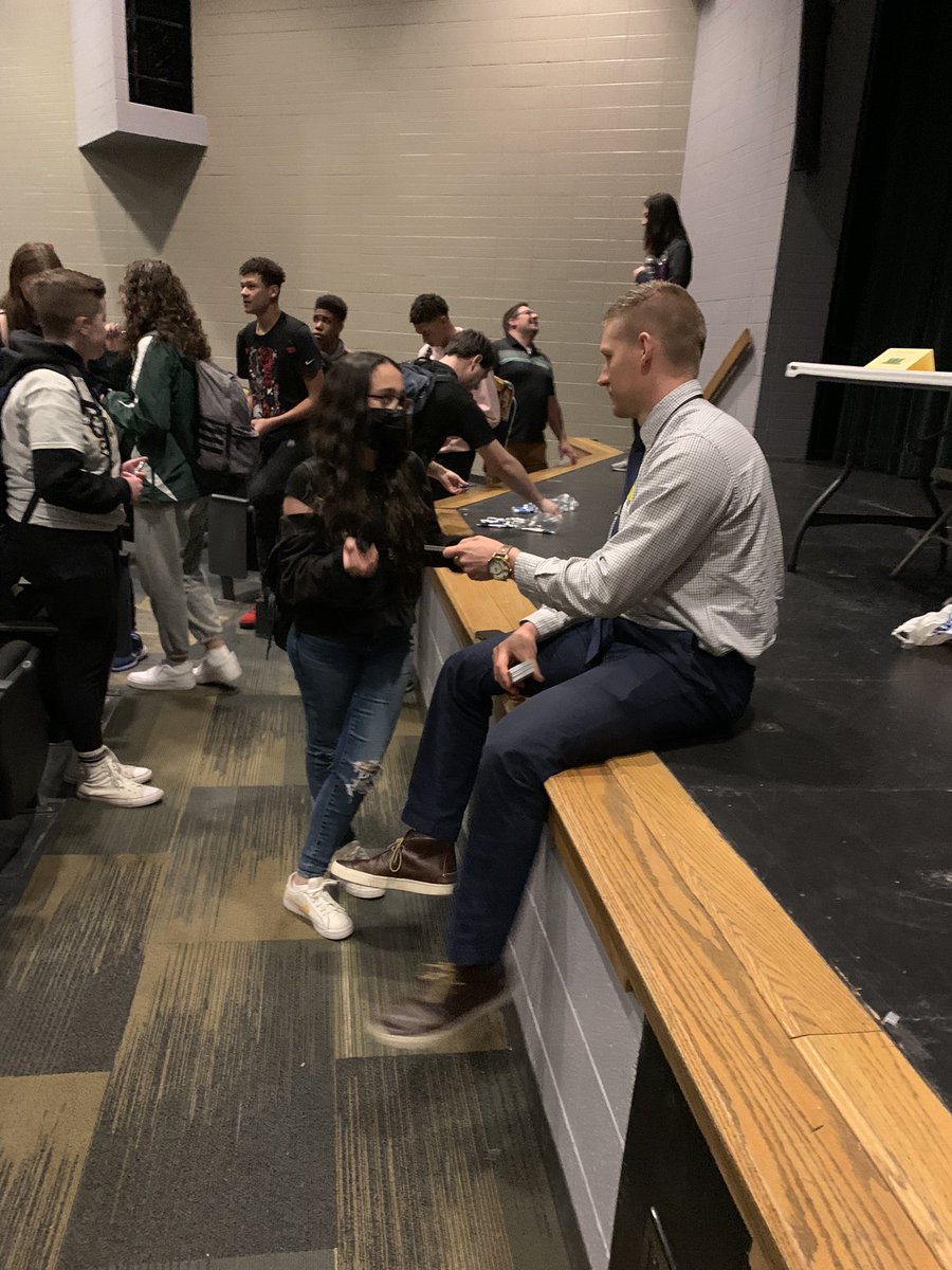 Today we hosted our first Wellness Panel! Gators enjoyed hearing from an athletic trainer, physical therapist, occupational therapist, chiropractor, nurse practitioner, gym owner, and podiatrist. Thank you panelists for sharing your career experiences with our students! 🐊